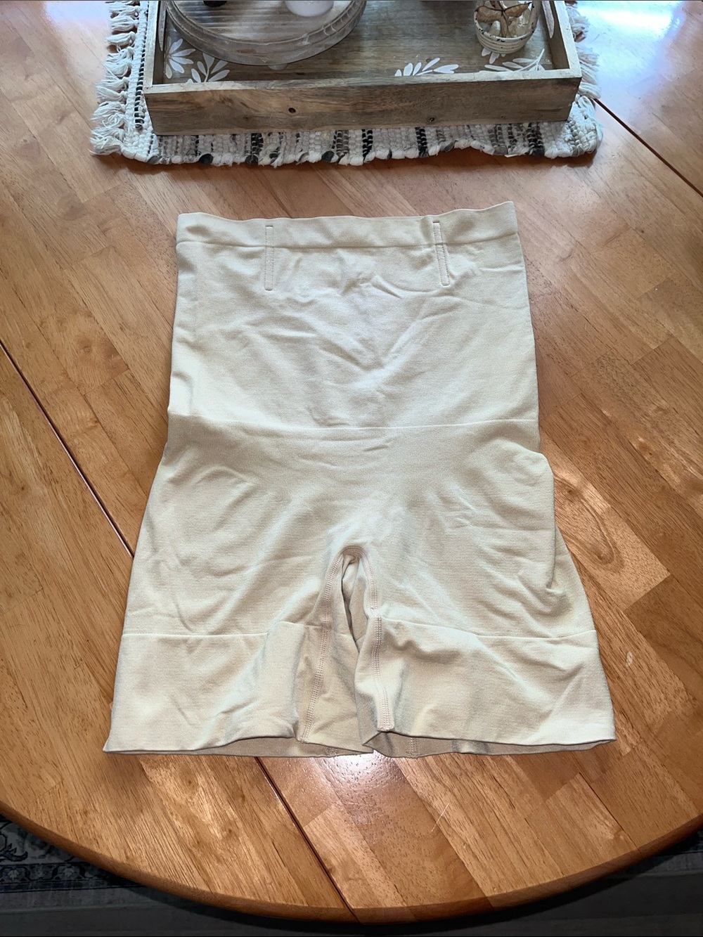 New! Seamless High-Waist Shaping Shorts in Cream